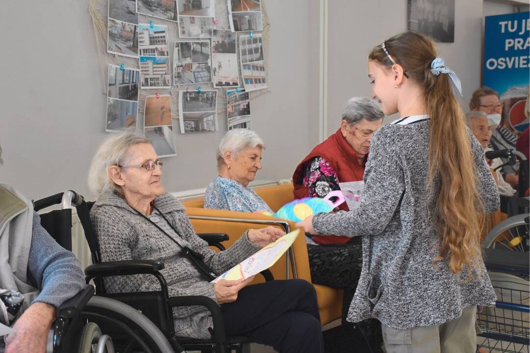 FOTO: Listy od detí z rôznych kútov Slovenska potešili košických seniorov, foto 10