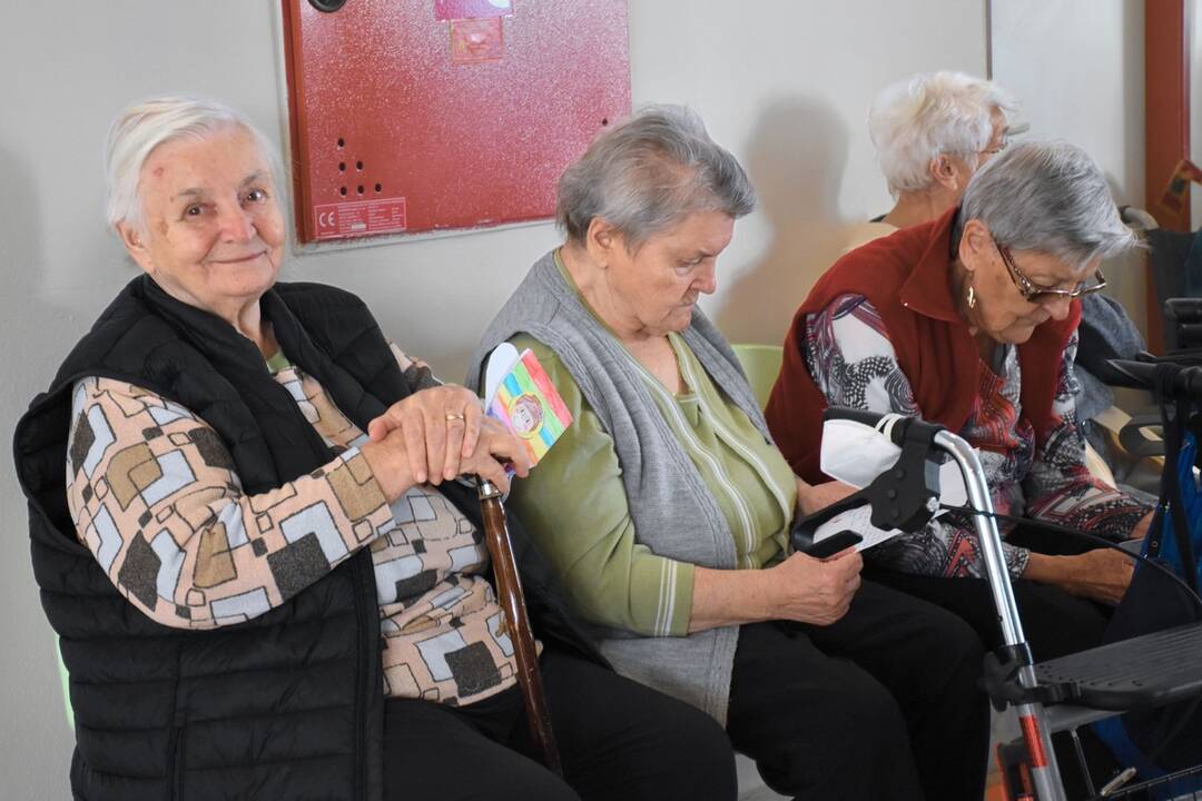 FOTO: Listy od detí z rôznych kútov Slovenska potešili košických seniorov, foto 11