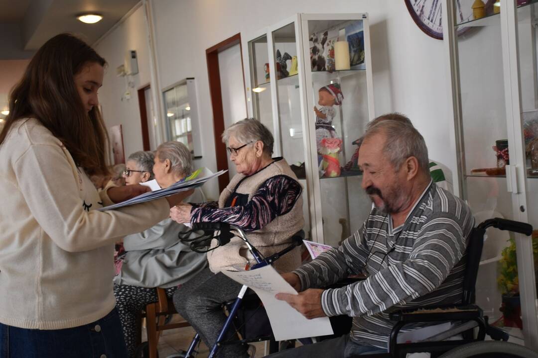 FOTO: Listy od detí z rôznych kútov Slovenska potešili košických seniorov, foto 3