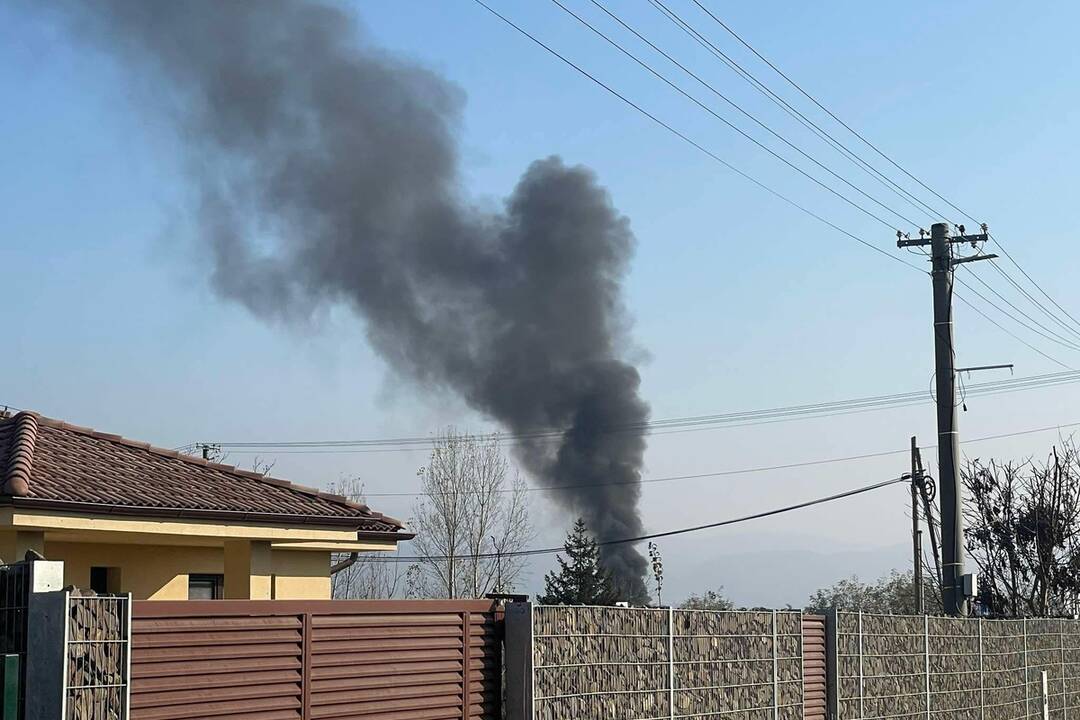 FOTO: Požiar odpadu nad obcou Čaňa, foto 1