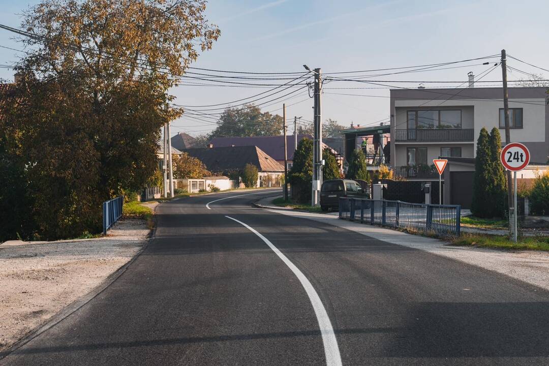 FOTO: Oprava cesty vedúcej cez obec Sokoľany, foto 5
