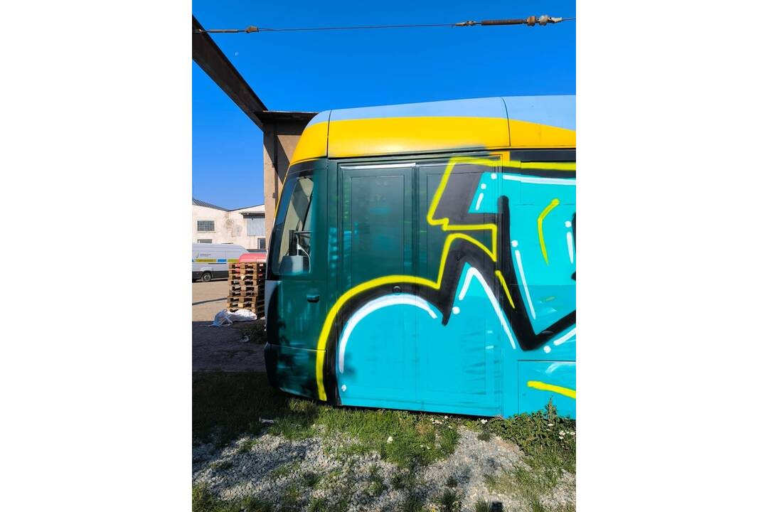 FOTO: Košickú električku niekto pomaľoval, foto 2