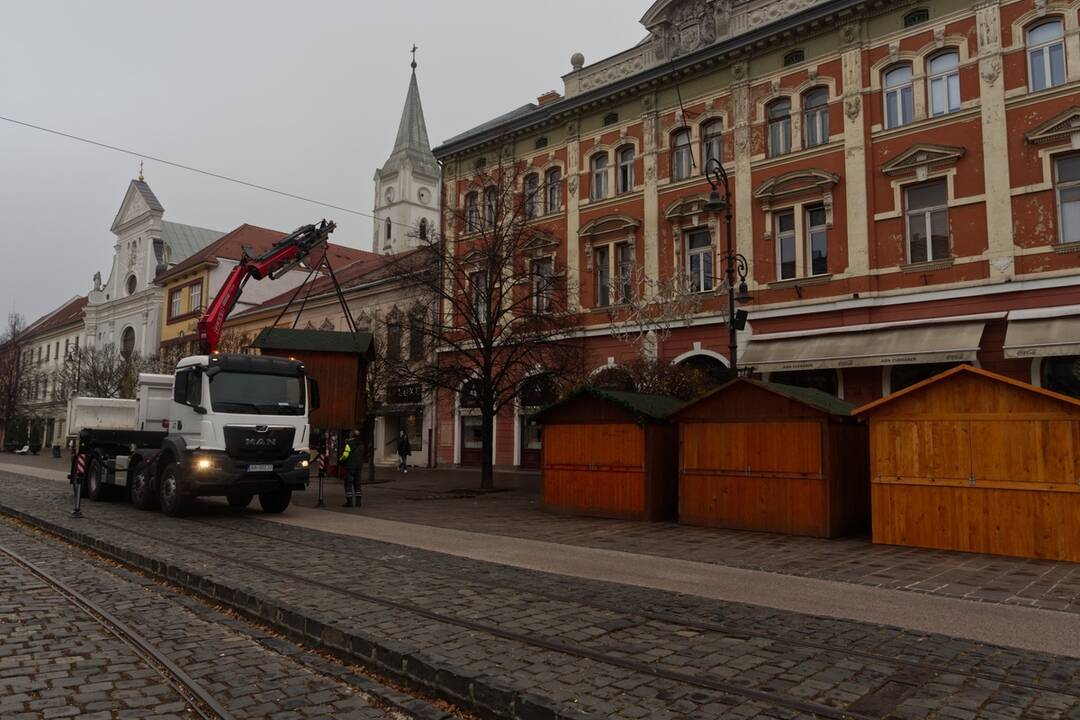 Vianočný stromček dorazil na Hlavnú, foto 11