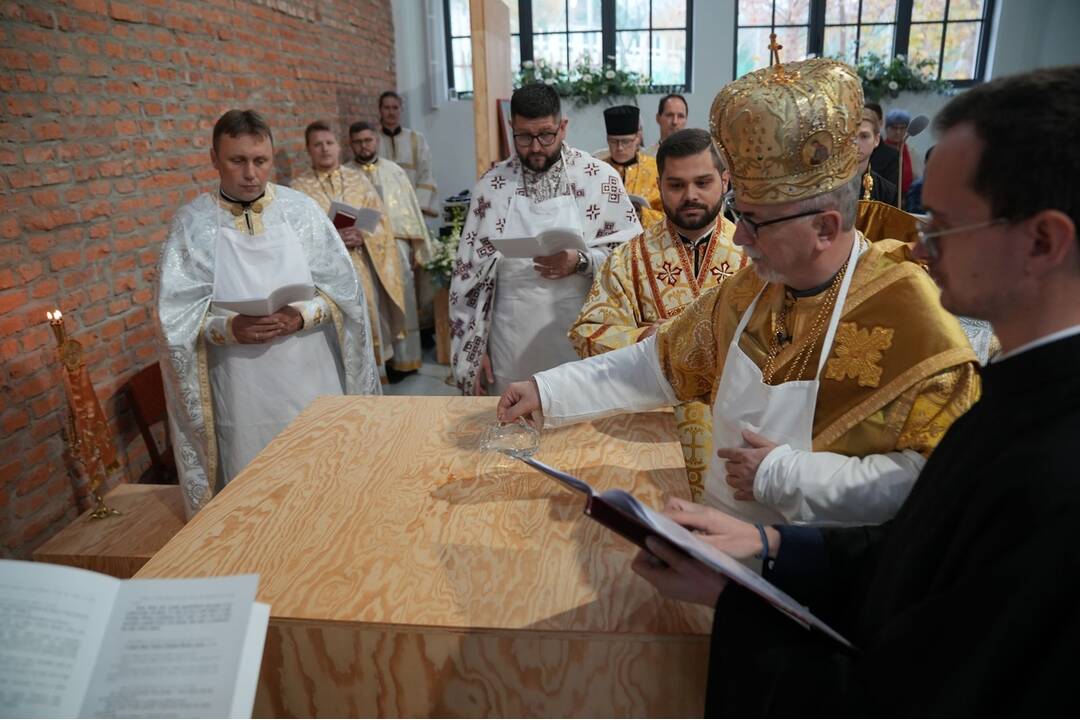 Gréckokatolícki veriaci premenili starú tepláreň na chrám, foto 4