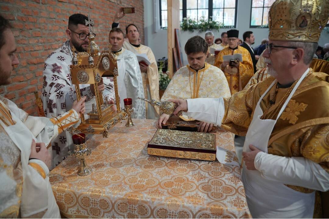 Gréckokatolícki veriaci premenili starú tepláreň na chrám, foto 6