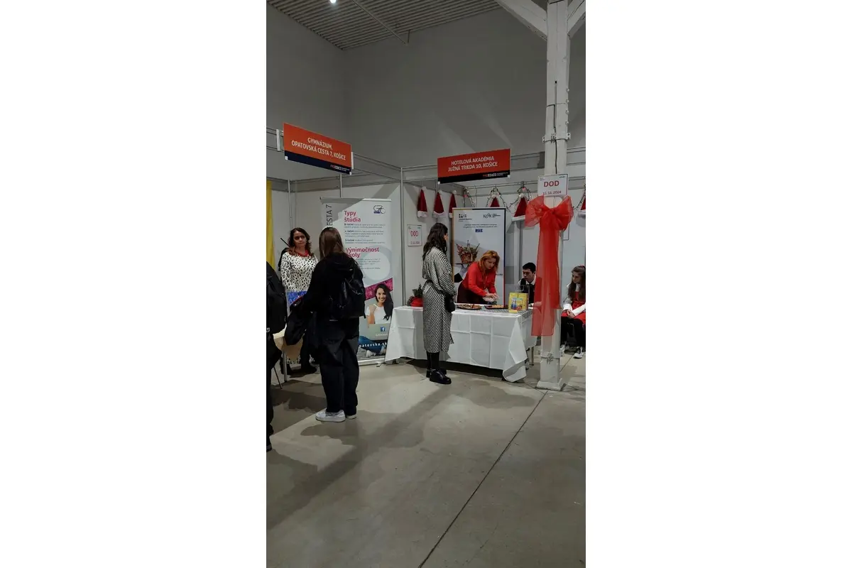 Na veľtrh vzdelávania prichádzajú veľké skupiny záujemcov, foto 7