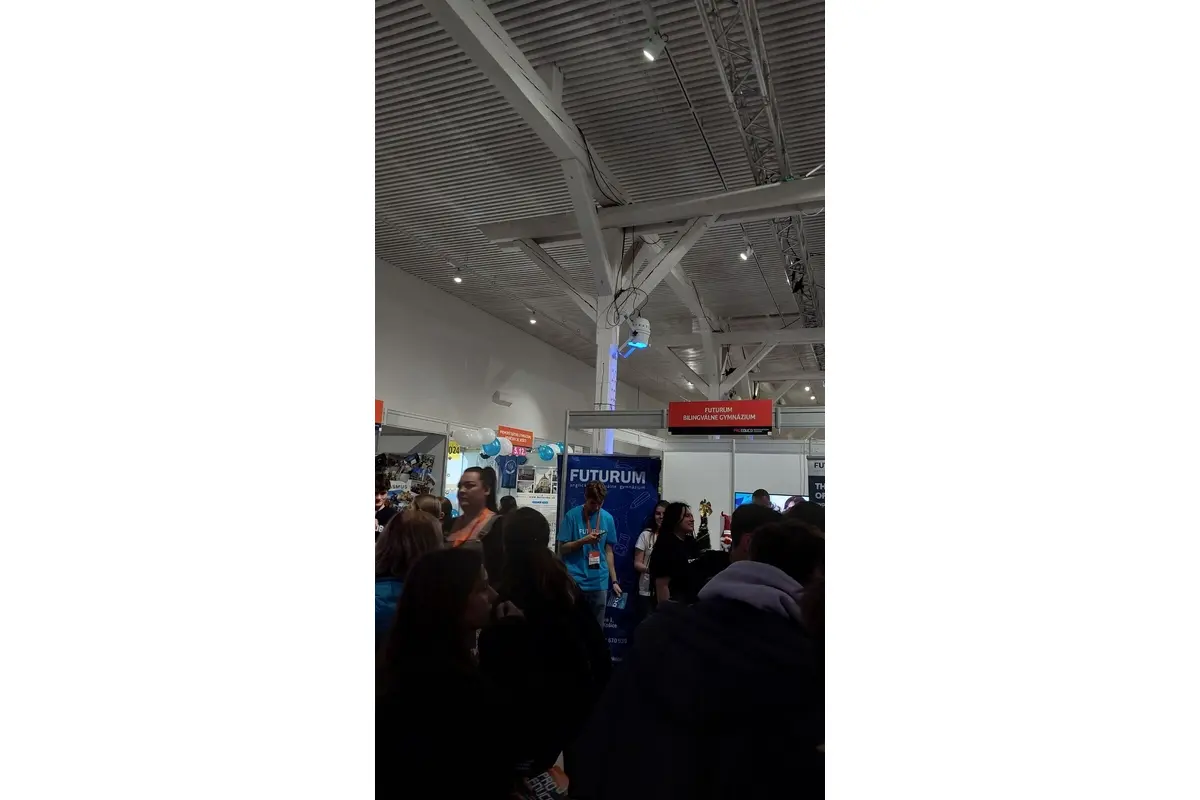 Na veľtrh vzdelávania prichádzajú veľké skupiny záujemcov, foto 8