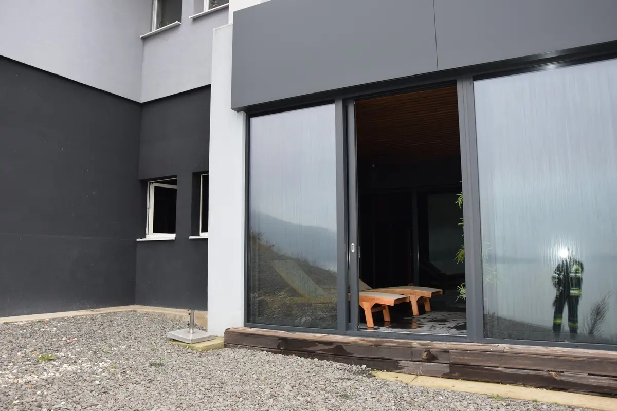 FOTO: Požiar hotela Eurobus na Zemplínskej Šírave, foto 4