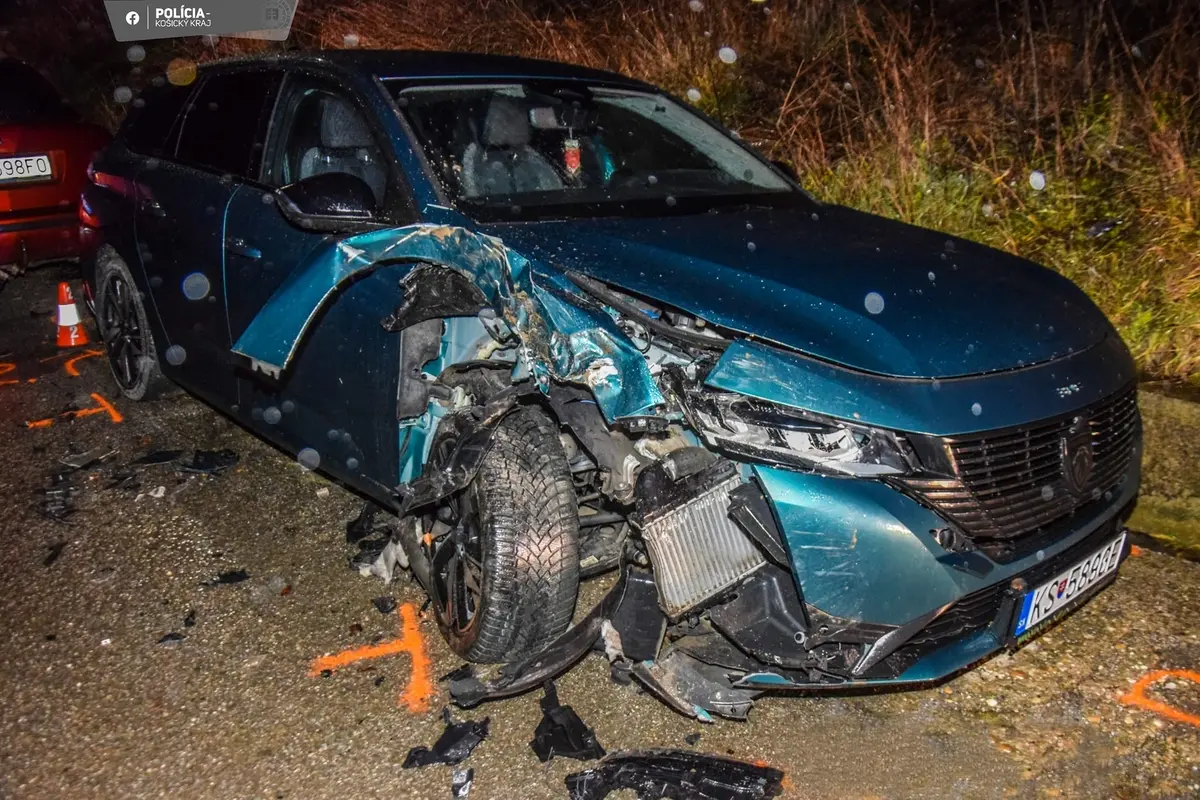 Dopravná nehoda sa stala v obci Košická Belá, foto 1