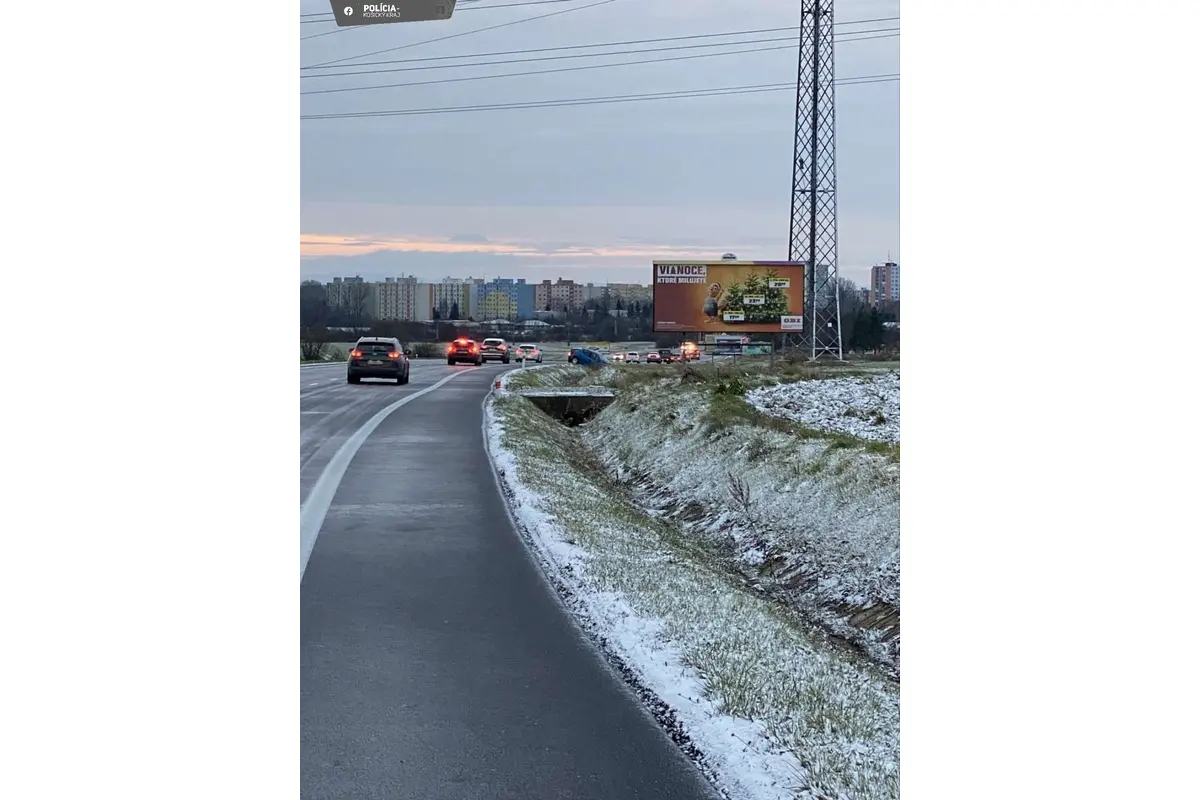 FOTO: Nehody na Zemplíne spôsobené poľadovicou, foto 1