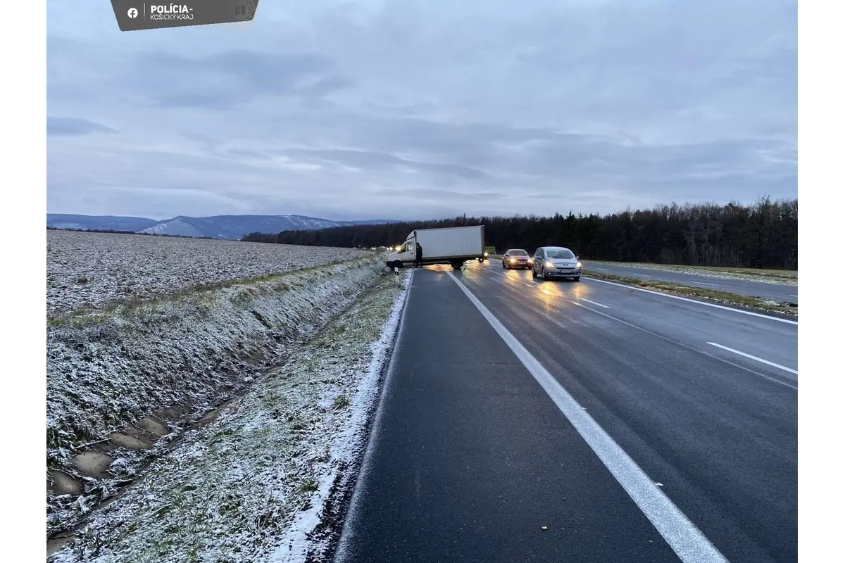 FOTO: Nehody na Zemplíne spôsobené poľadovicou, foto 2