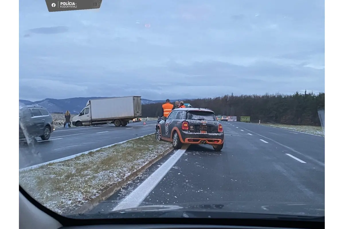 FOTO: Nehody na Zemplíne spôsobené poľadovicou, foto 3