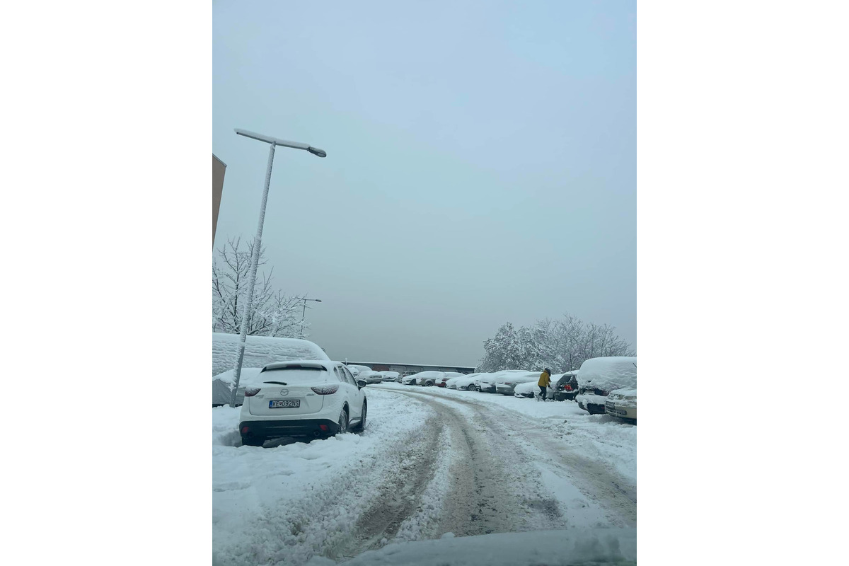 Košičanov na nový rok prekvapila poriadna snehová nádielka, foto 1