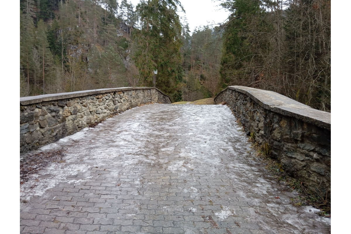 FOTO: Turistické trasy v Slovenskom raji sú pokryté ľadom, foto 2