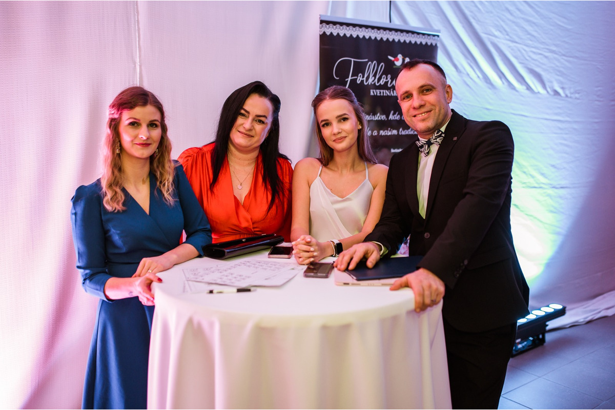 FOTO: Michalovce odštartovali plesovú sezónu luxusne, nechýbala módna prehliadka a prišiel aj Robo Opatovský, foto 7