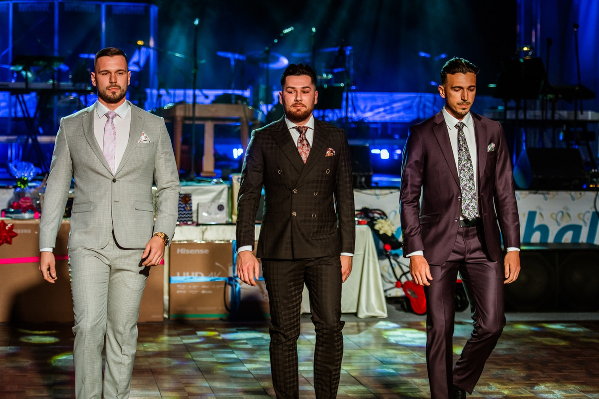 FOTO: Michalovce odštartovali plesovú sezónu luxusne, nechýbala módna prehliadka a prišiel aj Robo Opatovský, foto 8