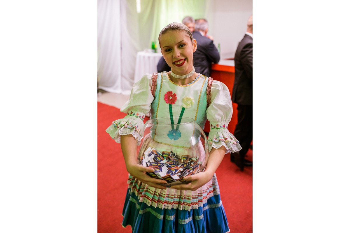 FOTO: Michalovce odštartovali plesovú sezónu luxusne, nechýbala módna prehliadka a prišiel aj Robo Opatovský, foto 11