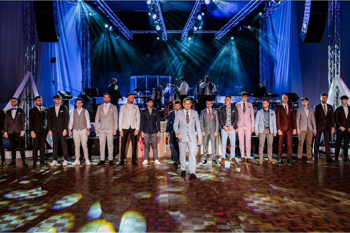 FOTO: Michalovce odštartovali plesovú sezónu luxusne, nechýbala módna prehliadka a prišiel aj Robo Opatovský, foto 15