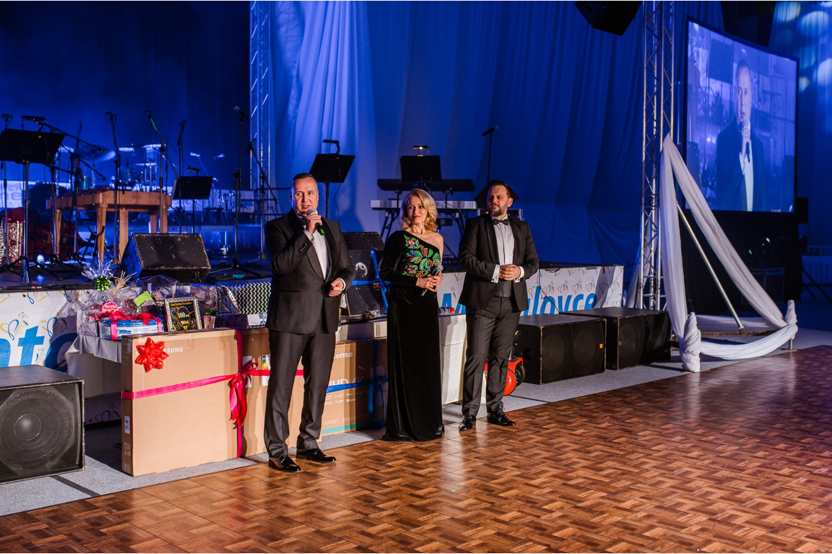 FOTO: Michalovce odštartovali plesovú sezónu luxusne, nechýbala módna prehliadka a prišiel aj Robo Opatovský, foto 21