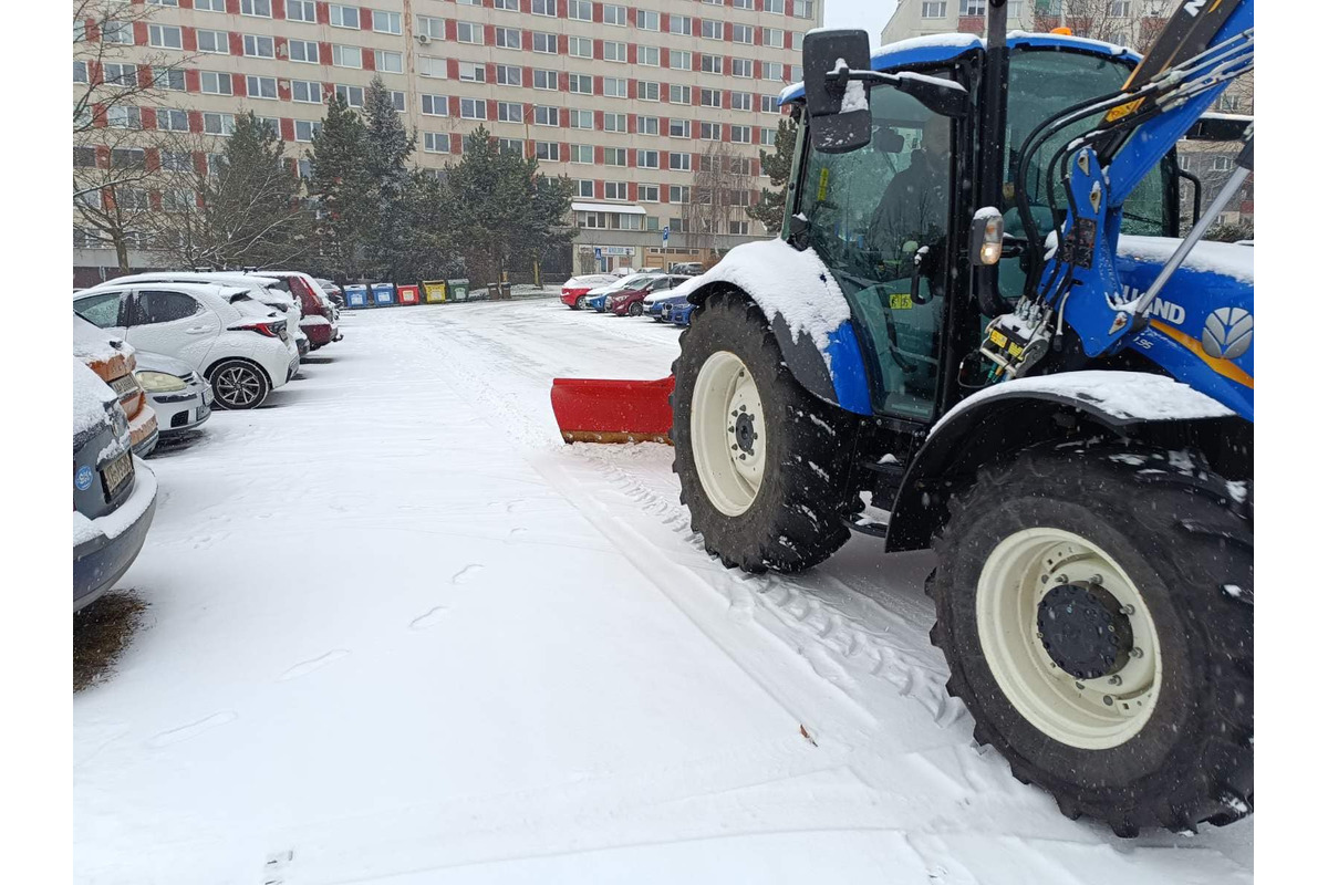 Košické podniky sa pustili do čistenia chodníkov a ciest, foto 1