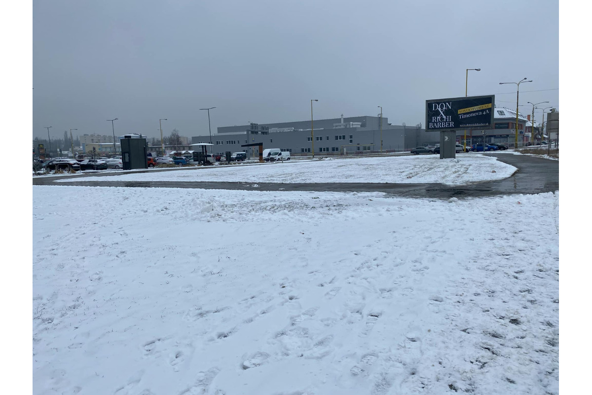 Košické podniky sa pustili do čistenia chodníkov a ciest, foto 7