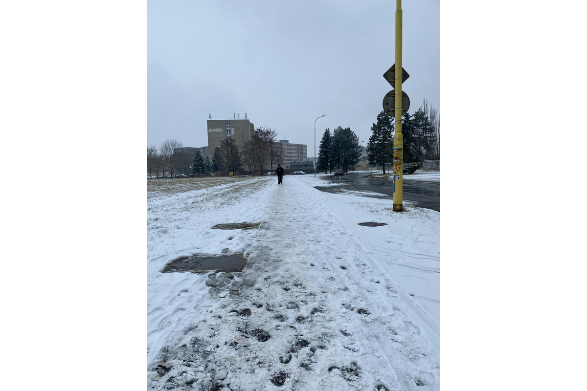 Košické podniky sa pustili do čistenia chodníkov a ciest, foto 8