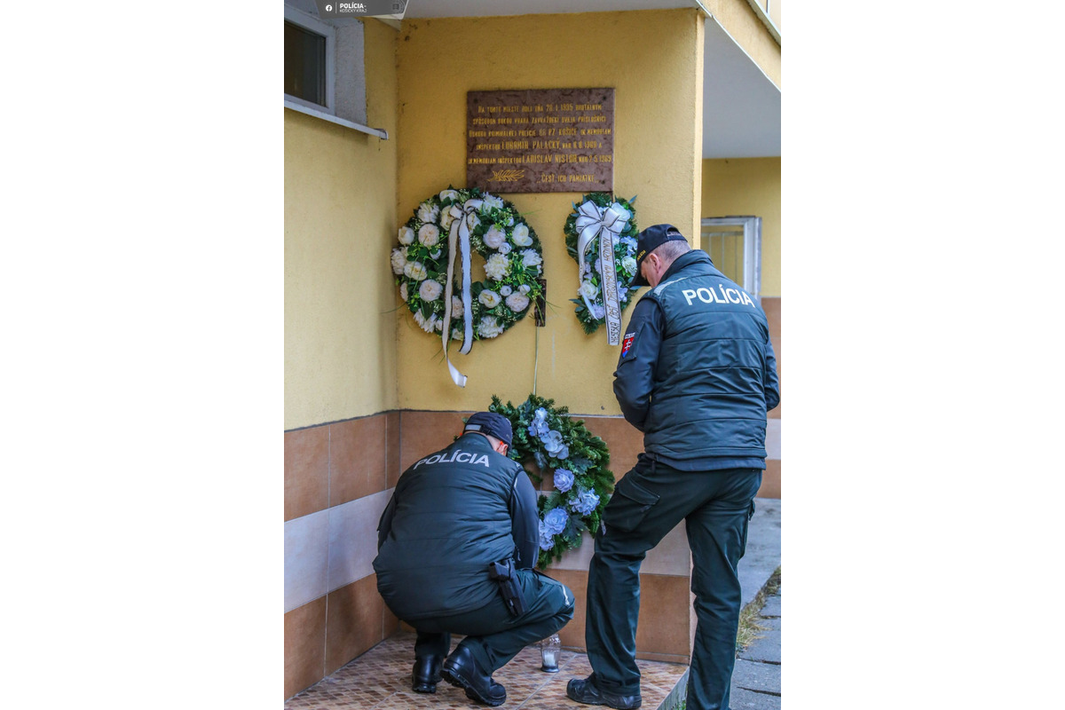 Policajti si pripomenuli 30. výročie vraždy ich kolegov, foto 1