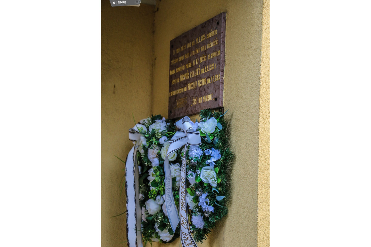 Policajti si pripomenuli 30. výročie vraždy ich kolegov, foto 5