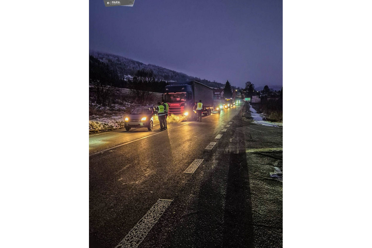 Príslušníci polície od skorého rána kontrolovali vodičov v Košickom kraji, foto 1