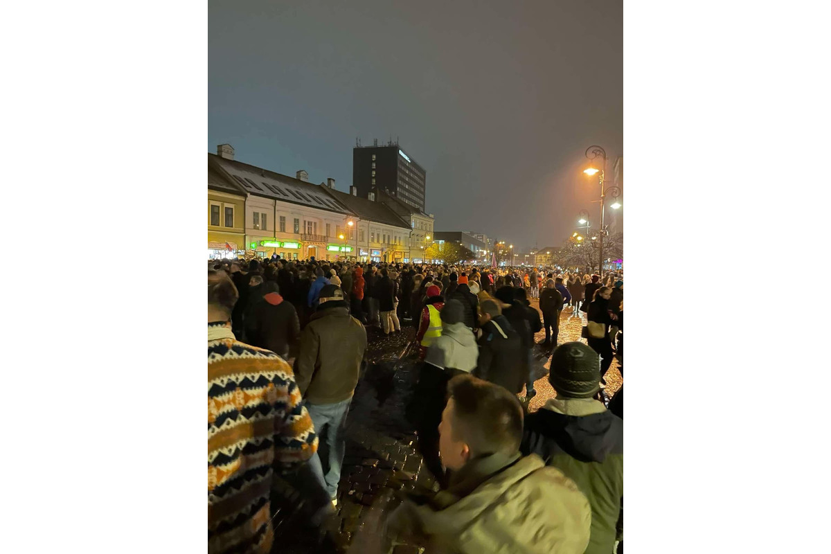 FOTO: Košičania vyšli do ulíc – Vyjadrujú nespokojnosť s vládou, foto 2
