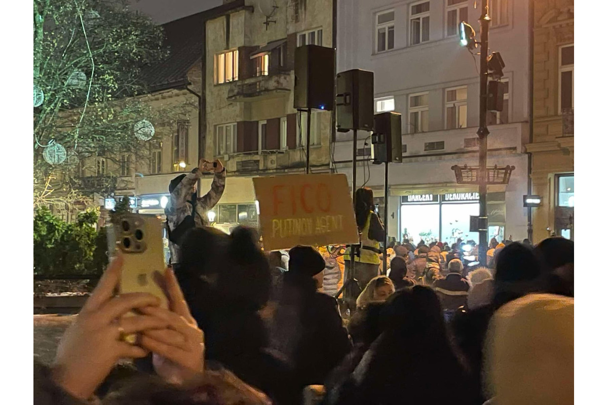 FOTO: Košičania vyšli do ulíc – Vyjadrujú nespokojnosť s vládou, foto 3