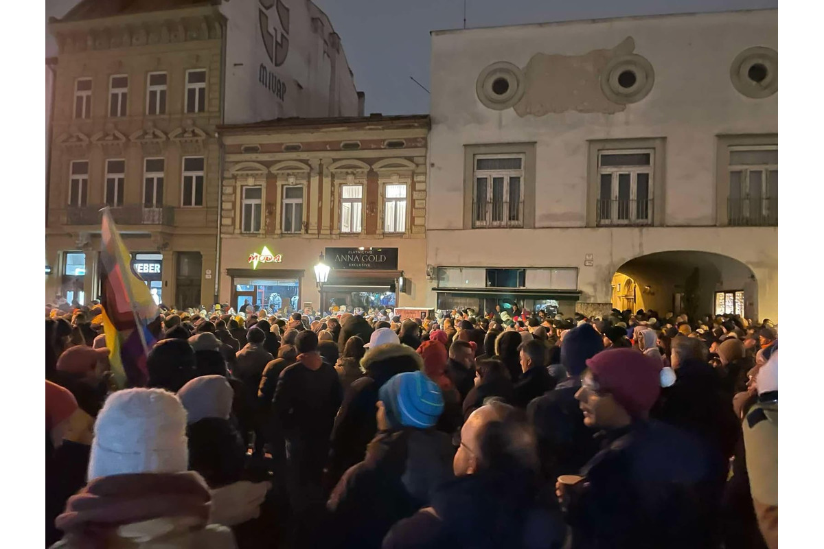 FOTO: Košičania vyšli do ulíc – Vyjadrujú nespokojnosť s vládou, foto 4
