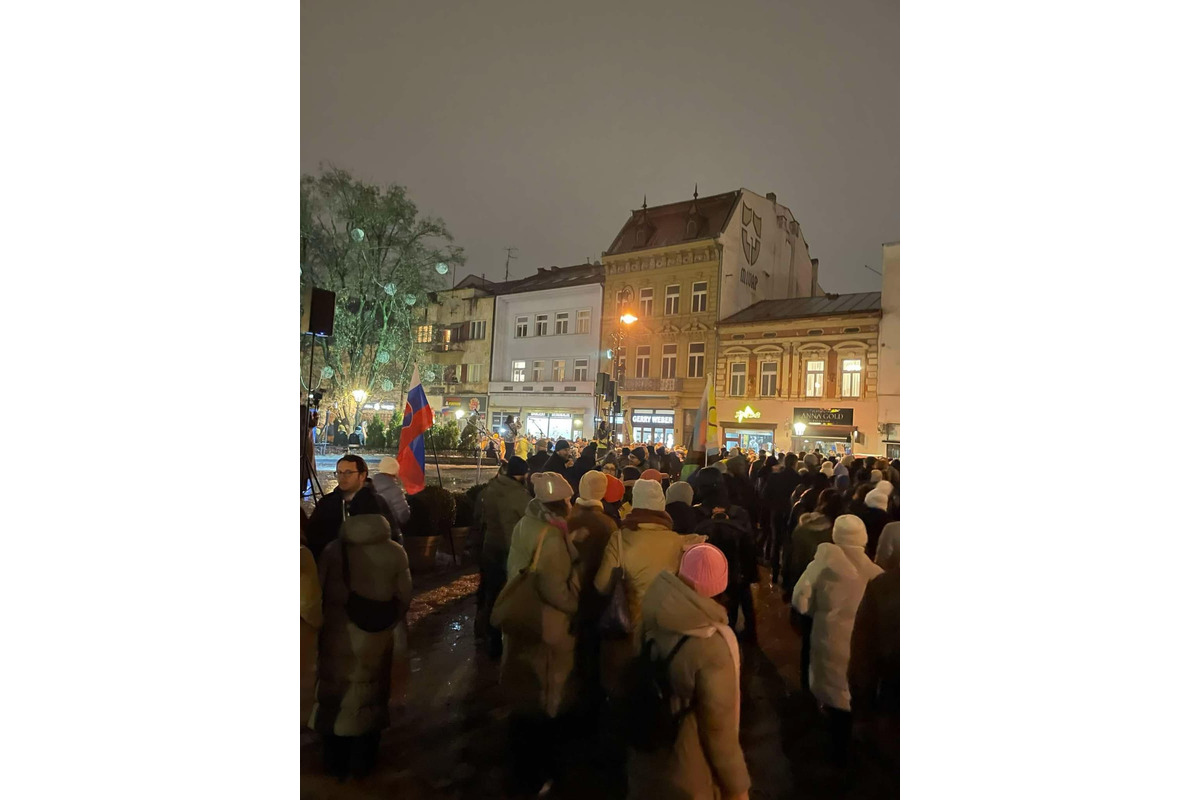 FOTO: Košičania vyšli do ulíc – Vyjadrujú nespokojnosť s vládou, foto 6