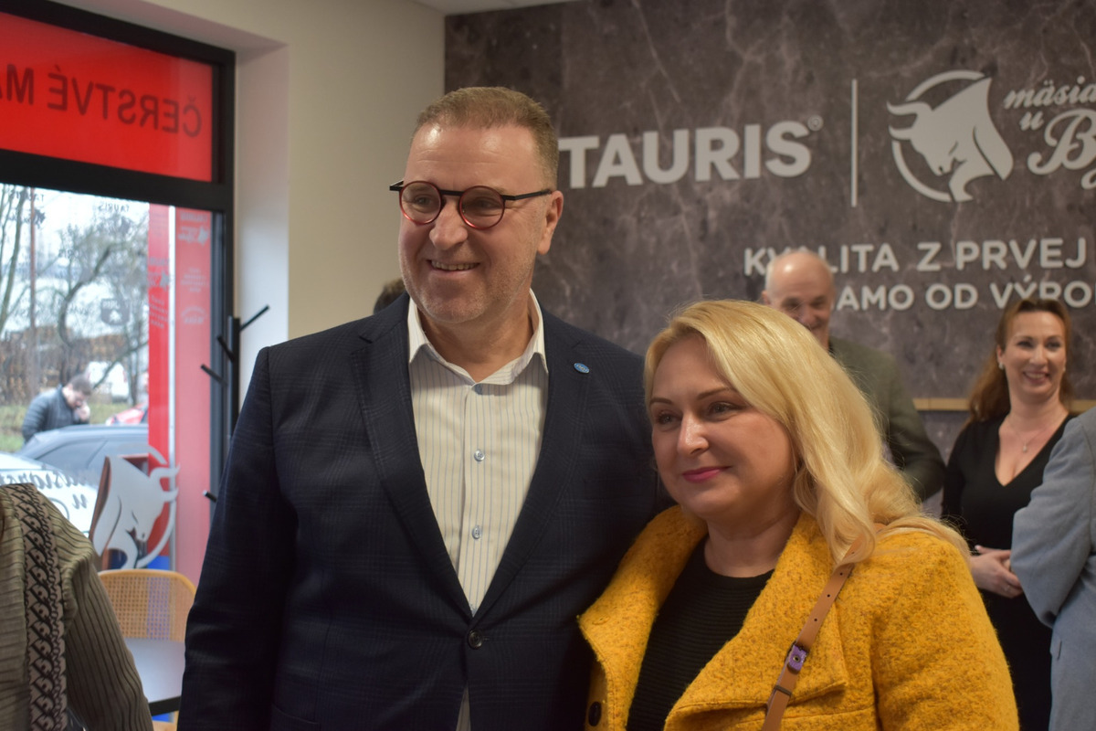 Na sídlisku Nad jazerom otvoril Tauris svoju jubilejnú pobočku, foto 2