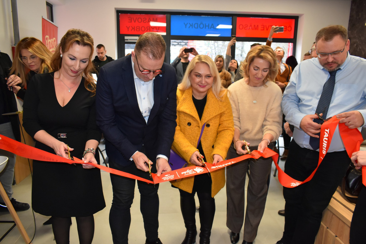 Na sídlisku Nad jazerom otvoril Tauris svoju jubilejnú pobočku, foto 5