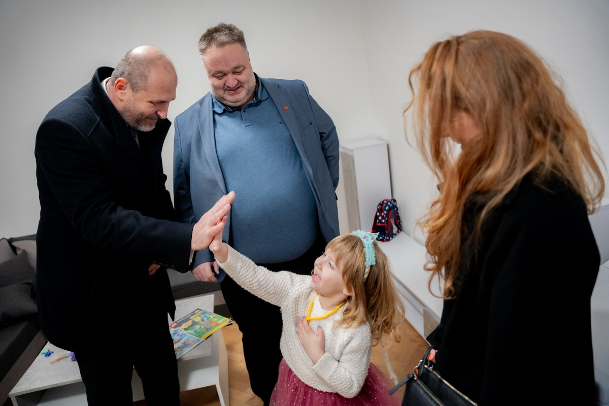 FOTO: Mesto Košice odovzdalo ďalší sociálny byt jednorodičke Olene, foto 3