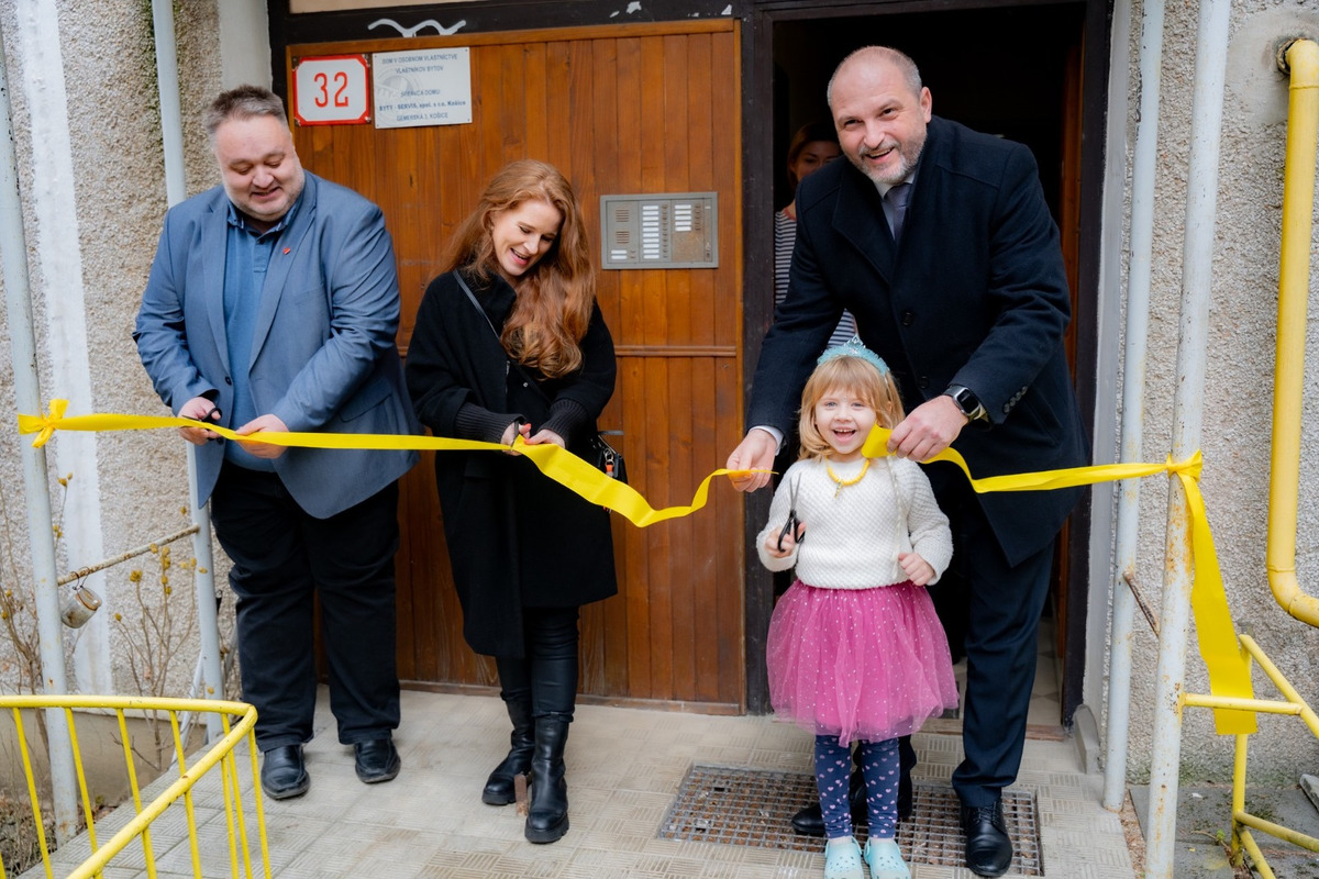 FOTO: Mesto Košice odovzdalo ďalší sociálny byt jednorodičke Olene, foto 5