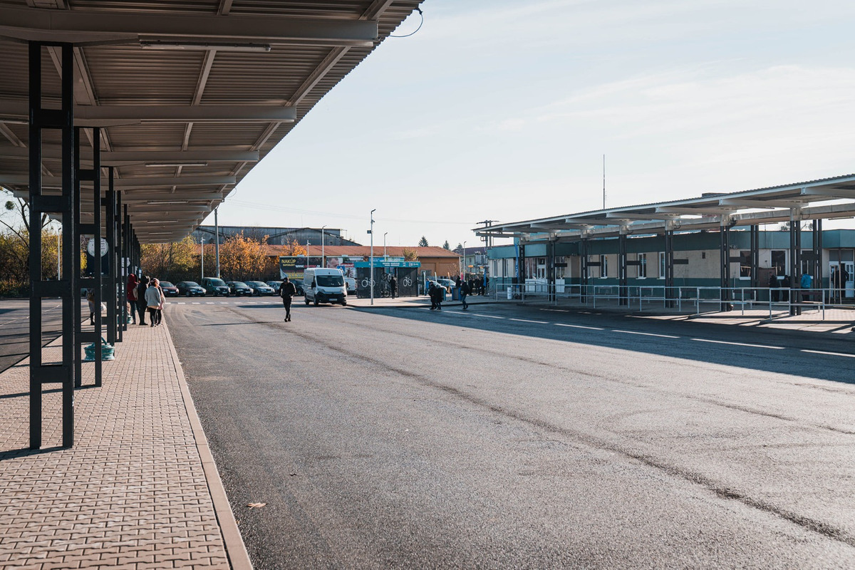 FOTO: Zmodernizovaná autobusová stanica vo Veľkých Kapušanoch, foto 4