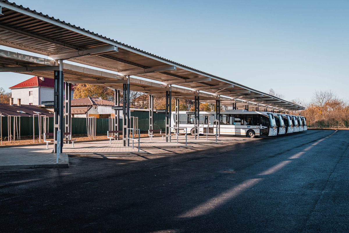 FOTO: Zmodernizovaná autobusová stanica vo Veľkých Kapušanoch, foto 5