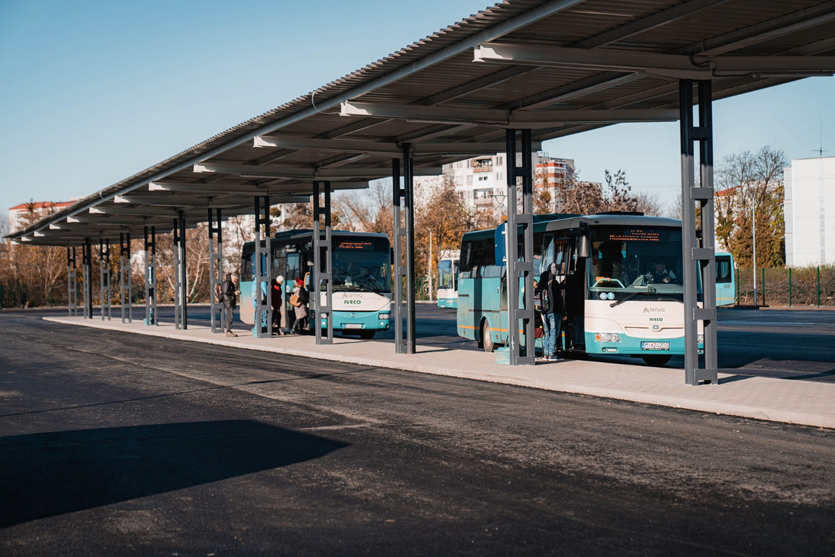 FOTO: Zmodernizovaná autobusová stanica vo Veľkých Kapušanoch, foto 6