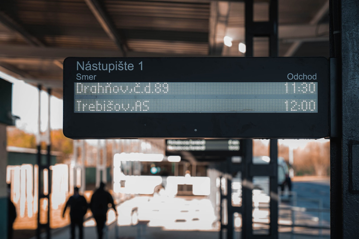 FOTO: Zmodernizovaná autobusová stanica vo Veľkých Kapušanoch, foto 8