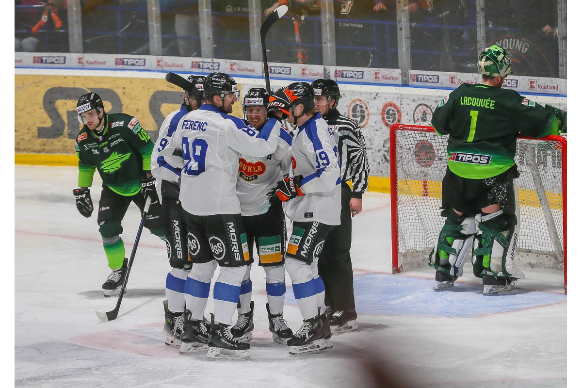 FOTO: Oceliari nastúpili na ľad v retro dresoch, šťastie im však nepriniesli, foto 15
