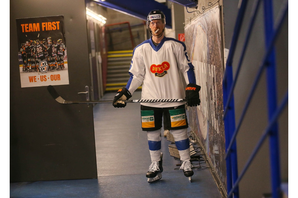 FOTO: Oceliari nastúpili na ľad v retro dresoch, šťastie im však nepriniesli, foto 17