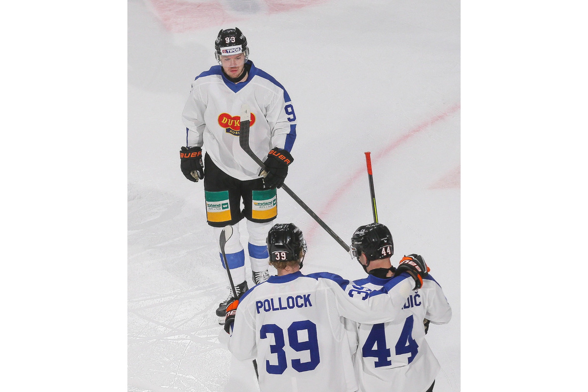 FOTO: Oceliari nastúpili na ľad v retro dresoch, šťastie im však nepriniesli, foto 23