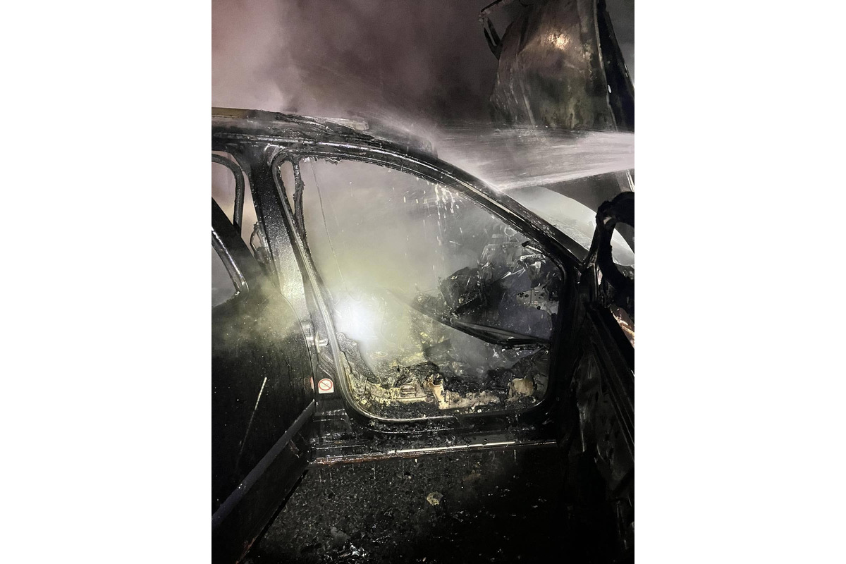 FOTO: Smerom na Jahodnú začali po nehode horieť dve autá, foto 6