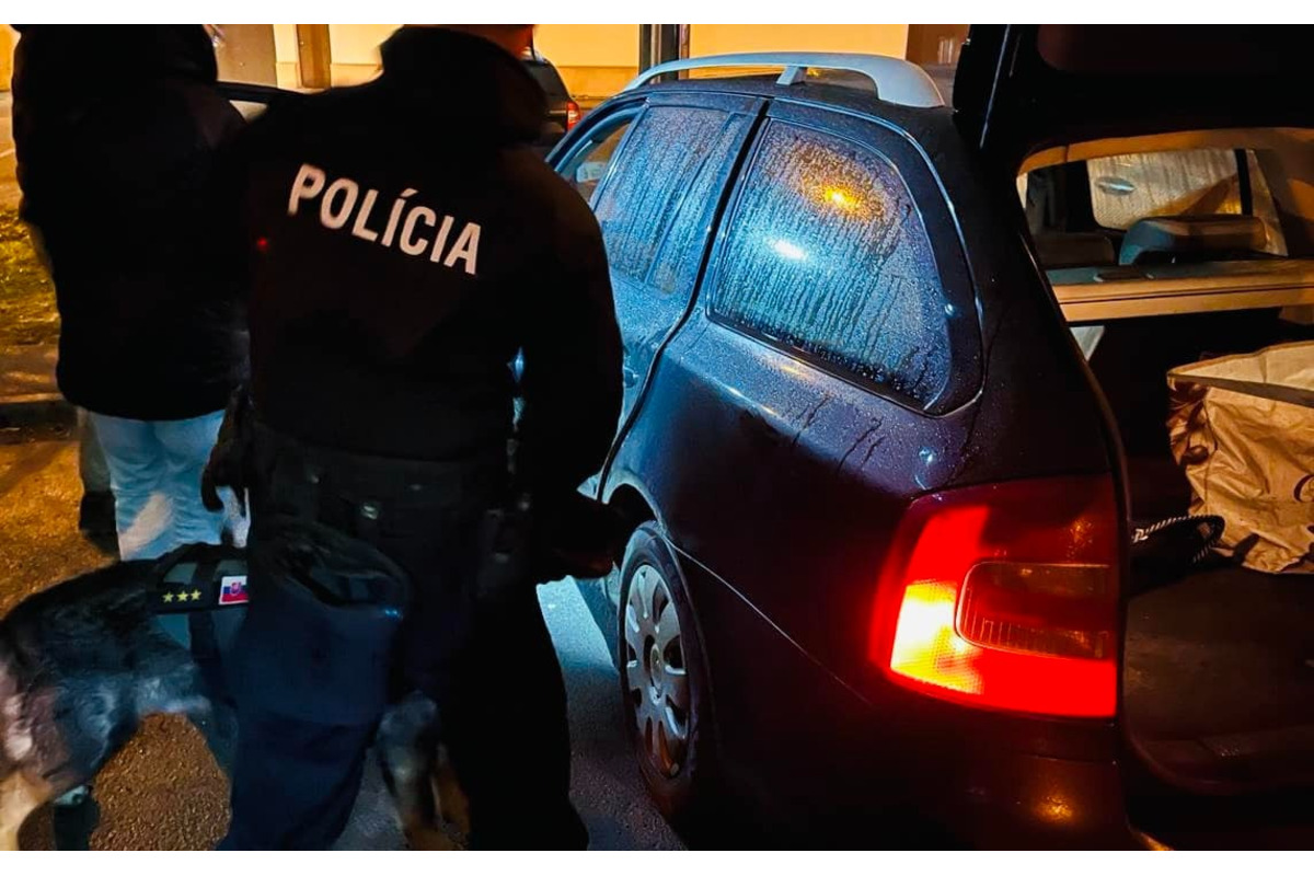 FOTO: Policajti klepli drogovým dílerom v Košiciach po prstoch, foto 2