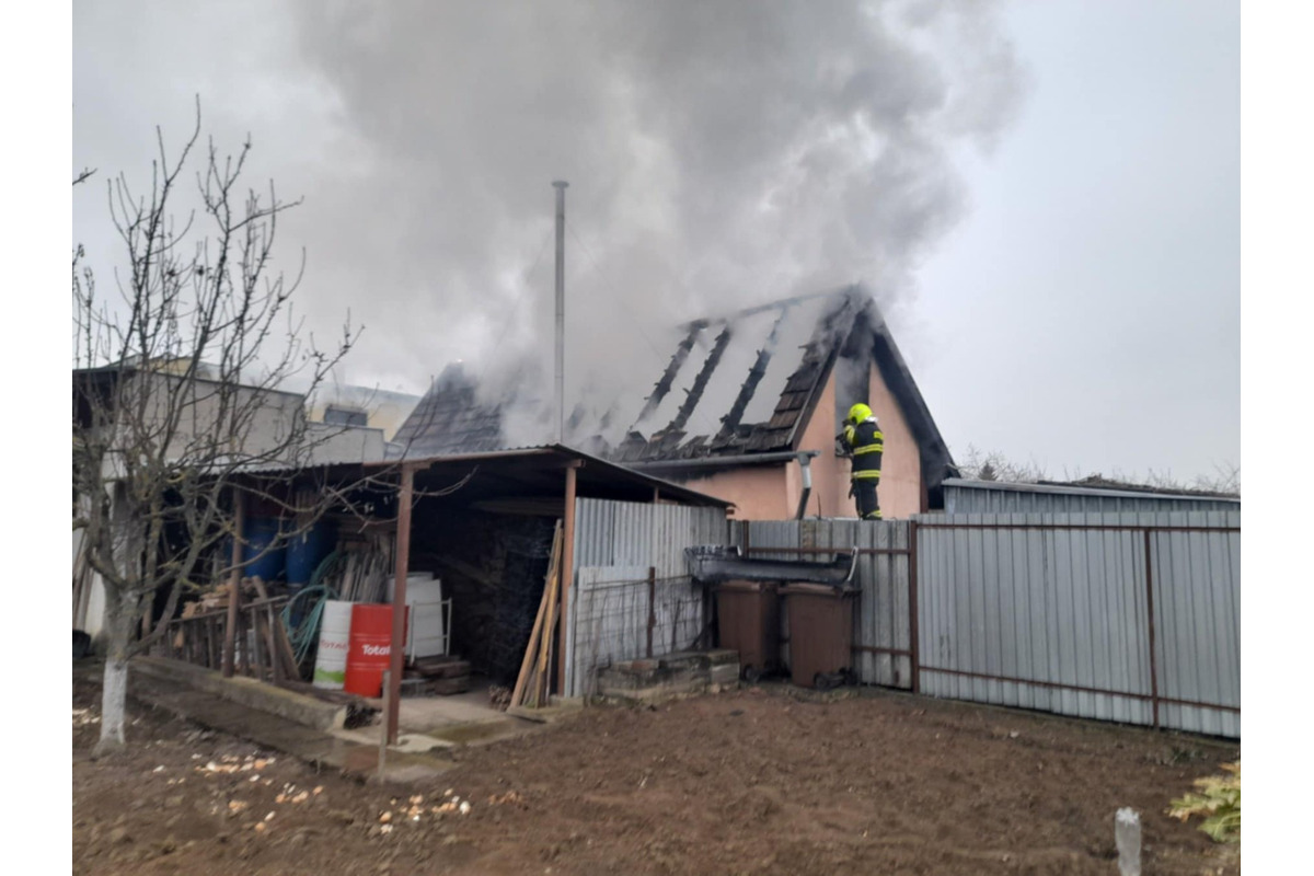 FOTO: Požiar letnej kuchynky v Trebišove, foto 5