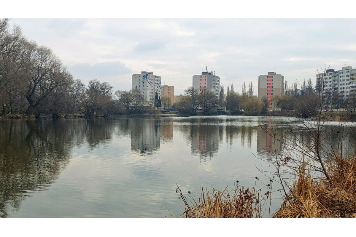 FOTO: Takto vyzerali zimné februárové dni na Jazere, počasie prialo otužilcom aj fanúšikom jari, foto 3