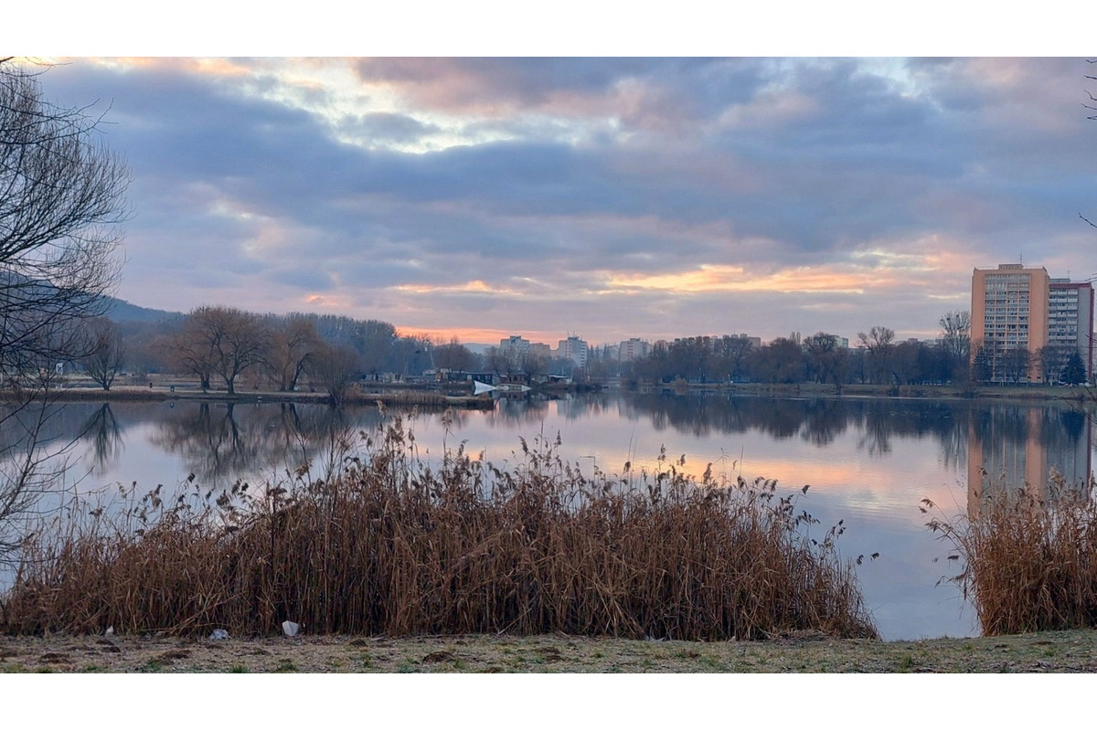 FOTO: Takto vyzerali zimné februárové dni na Jazere, počasie prialo otužilcom aj fanúšikom jari, foto 4