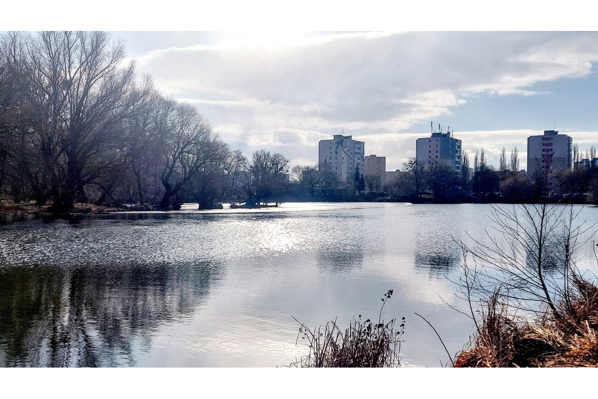 FOTO: Takto vyzerali zimné februárové dni na Jazere, počasie prialo otužilcom aj fanúšikom jari, foto 8